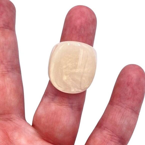 Cream with Yellow Gold Iridescent Glitter Acrylic Oval Chunky Ring Size 7 - Picture 6 of 8